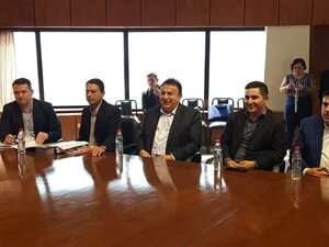 Intendente de Carapeguá hace el vacío a comisión de Diputados para intervención - Política - ABC Color