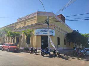 Supervisora acompaña a comunidades educativas para que obras sean ejecutadas.