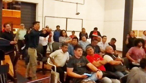 VIDEO: Irrumpen conversatorio exigiendo explicaciones sobre proyecto ciclovía - San Lorenzo Hoy