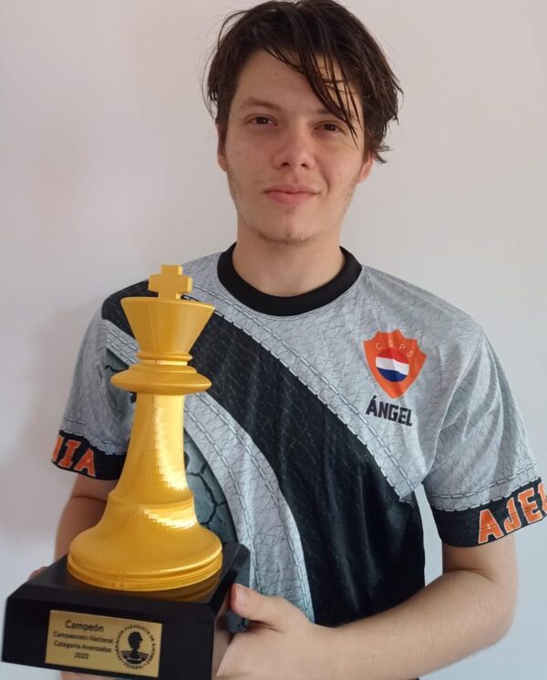 Angel Montiel gana el torneo de Avanzados de ajedrez