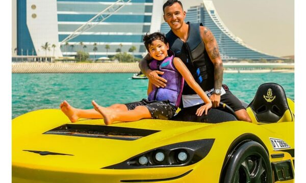 ¡De nivel!: Kaku Romero paseo en Lamborghini por el mar de Dubai