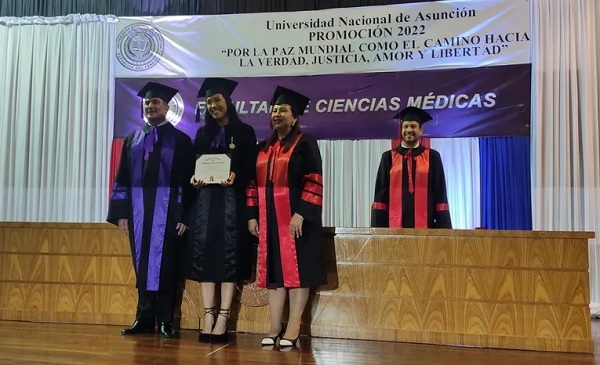 Mejor egresada de Medicina UNA: una voz fuerte contra limitaciones académicas y crisis de salud mental
