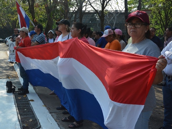 Centro de Asunción es un caos con manifestaciones de la UNA y Salud - La Tribuna