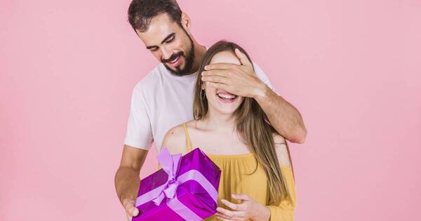 La Nación / ¡En vez de flores, le regaló un ventilador por la primavera!
