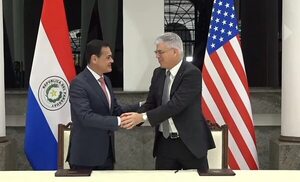Canciller y embajador de EE.UU. firman memorándum pero no hablan del plan anticorrupción - Política - ABC Color