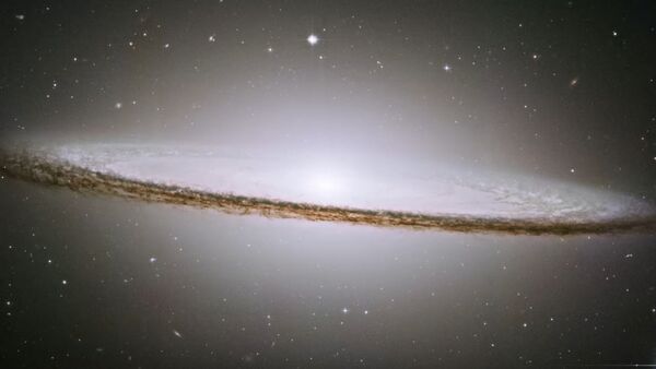 Diario HOY | Galaxia del Sombrero es captada por dos telescopios espaciales