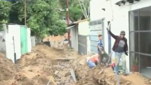 Vecinos de barrio de Asunción denuncian que no pueden salir por obras de desagüe pluvial