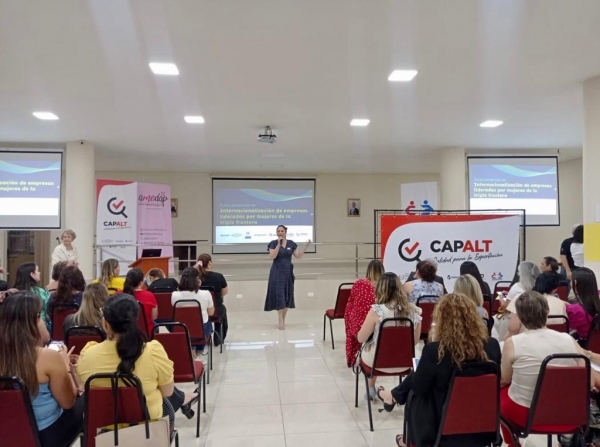 Empresas lideradas por mujeres hacen cursos sobre internacionalización - La Clave