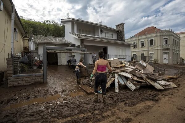 Lluvias en el sur de Brasil no dan tregua y desborde de lago amenaza a Porto Alegre - Mundo - ABC Color