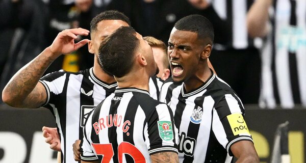 Versus / Con Almirón, el Newcastle elimina al Manchester City de la Carabao Cup