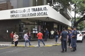 Denuncian a ministra del Trabajo por supuestamente incumplir derechos laborales - Nacionales - ABC Color
