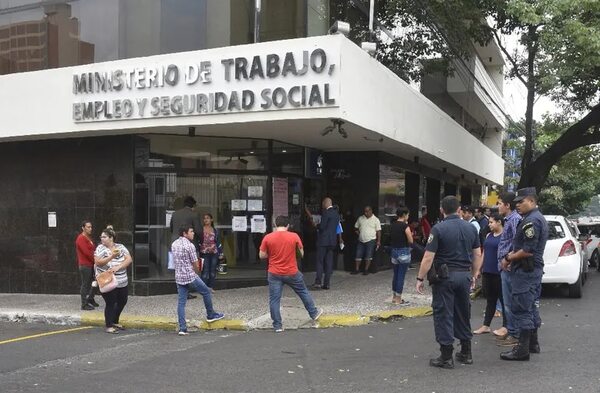 Denuncian a ministra del Trabajo por supuestamente incumplir derechos laborales - Nacionales - ABC Color