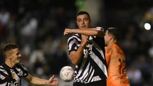 Libertad golea a Olimpia y camina implacable hacia el título