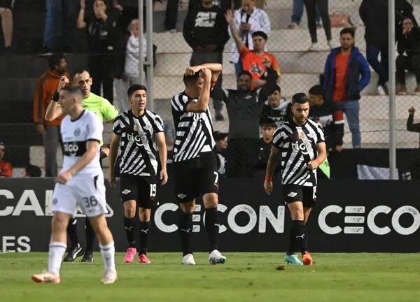 Libertad vs. Olimpia: El gumarelo golea y se aleja cada vez más - Fútbol - ABC Color