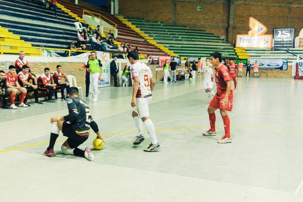José Meza vence a Bolívar y sigue en Carrera en Pitalito - La Tribuna