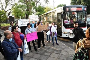Usuarios del transporte se movilizan y exigen mayor frecuencia de buses - Economía - ABC Color
