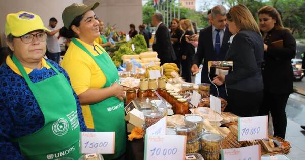 Realizaron la primera la Feria de la Agricultura Familiar en la explanada del Congreso Nacional