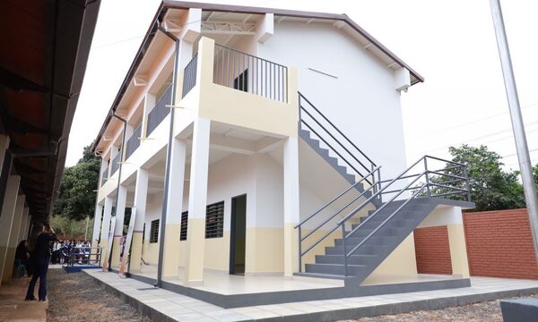 Municipalidad de Ciudad del Este inaugura nuevas obras en escuela básica del Área 4 – Diario TNPRESS