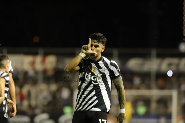 Versus / Parece fácil: El golazo ‘tiki-taka’ de Mathías Espinoza a Olimpia