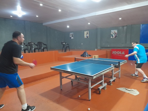 El tenis de mesa en crecimiento: referentes impulsan la práctica y conocimiento en nuestra región