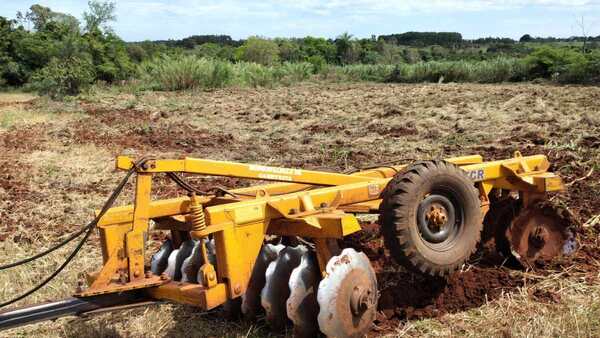 PREPARAN SUELO DE AGRICULTORES PARA IMPULSAR LA PRODUCCIÓN EN CAMBYRETÁ