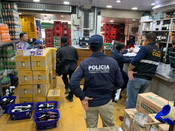 Diario HOY | Mercado 4: comercios fueron allanados por presunto contrabando
