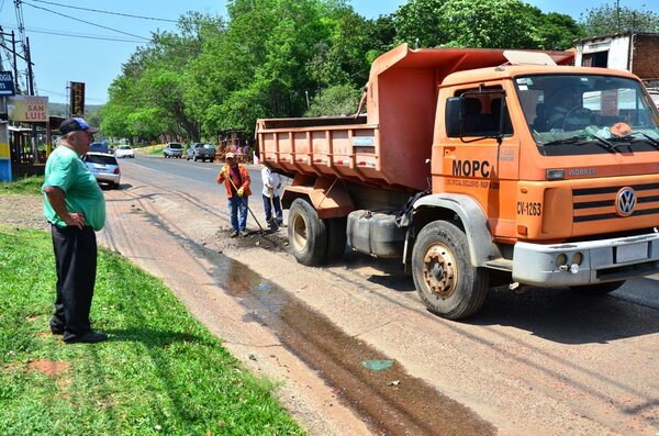 MOPC hizo bacheo “vai vai” en la ruta Luque-Areguá •