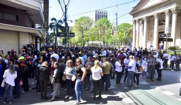 FEP consigue compromiso para la jubilación de 4.000 educadores y levantan protesta - Nacionales - ABC Color