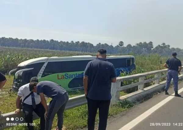 ÓMNIBUS CON ESTUDIANTES PARAGUAYOS SUFRE ACCIDENTE EN ARGENTINA
