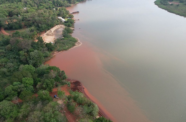 Intervención judicial a arenera por presunta contaminación del río Acaray