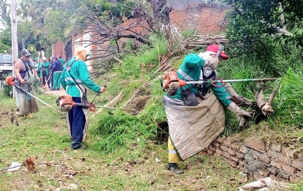 Municipalidad de Asunción interviene patios baldíos y casas deshabitadas