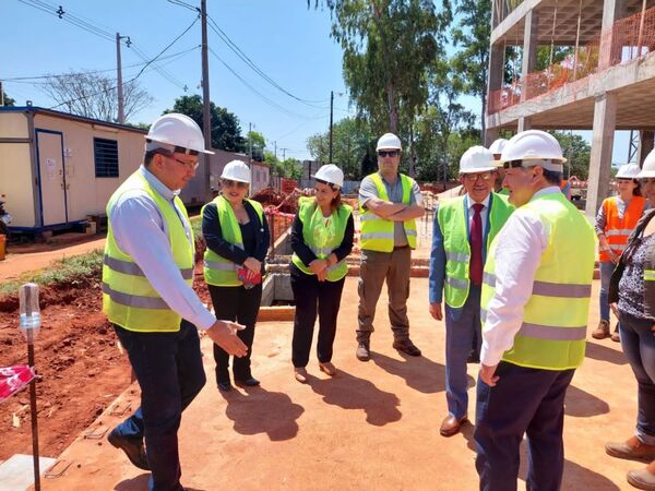 El ministro Jiménez Rolón verificó obras edilicias en Capiatá