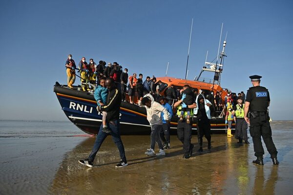 UE reformaría el pacto migratorio antes de Cumbre de Granada - ADN Digital