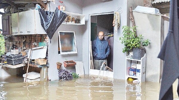 Lluvias torrenciales siguen azotando el sur de Brasil