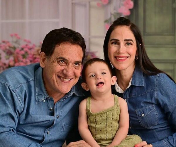 (GALERIA) El Colorado Carlos Gamarra chocho en su sesión de fotos con su familia