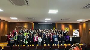 Alumnos de la UNE transcribieron libros de autores paraguayos al sistema braille - ABC en el Este - ABC Color