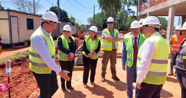 La Nación / El ministro Eugenio Jiménez verificó obras del futuro juzgado de Capiatá