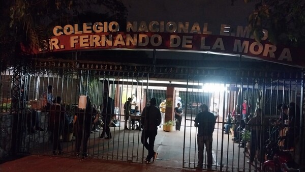 Prohíben ingreso de padres para una asamblea en el Colegio Fernando de la Mora