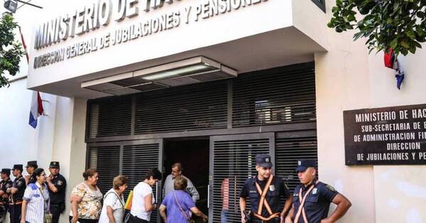 La Nación / Gobierno de Abdo ocultó deudas y jubilados para solucionar déficit