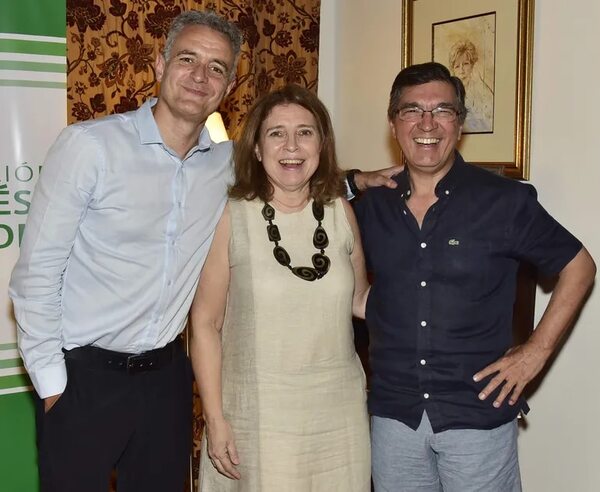 La Fundación Moisés Bertoni celebró sus 35 años con una cena entre amigos - Sociales - ABC Color