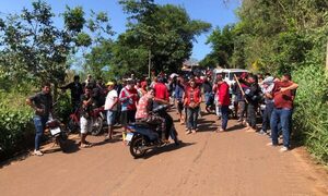 Manifestación de paseros contra el jefe de COIA por excesivo pedido de coima en Tres Fronteras – Diario TNPRESS