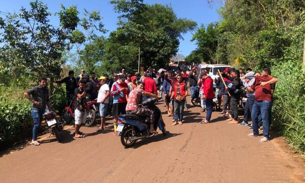 Manifestación de paseros contra el jefe de COIA por excesivo pedido de coima en Tres Fronteras – Diario TNPRESS
