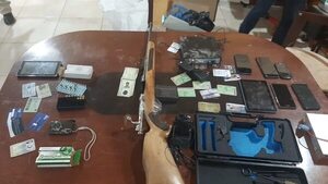 Incautan presunta arma homicida en allanamiento en Presidente Franco - ABC en el Este - ABC Color