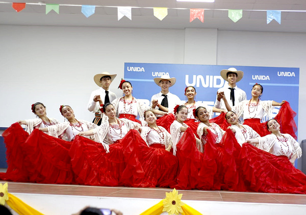 Niños del hogar Santa Elena presentan show artístico en la UNIDA - La Clave