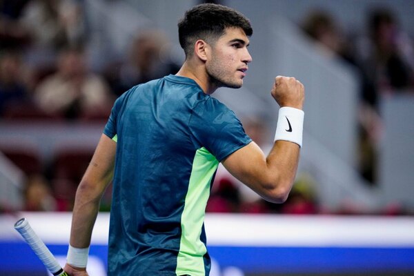 Versus / Alcaraz debuta en Pekín con un triunfo sólido