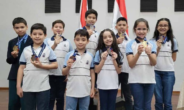 Alumnos del Colegio Parroquial ganaron medallas de bronce, plata y oro en Olimpiada Infantil de Matemática – Prensa 5