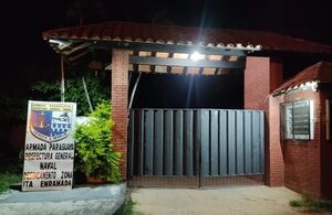 Conflicto entre Armada y paseros en Itá Enramada: “Todos deben pasar por Aduanas”, dice contralmirante - Economía - ABC Color