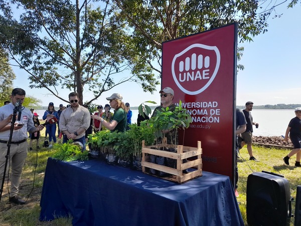 Plantan 300 árboles en 5ta. edición de UNAE Verde