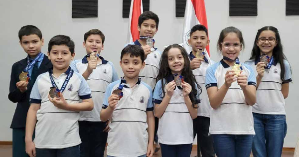 Estudiantes ovetenses ganan medallas en Olimpiada Infantil de Matemática - Noticiero Paraguay
