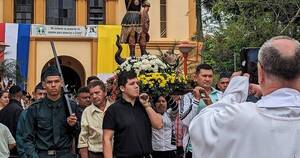 La Nación / Guarambareños honran a San Miguel Arcángel con misa, desfile y tallarinada